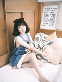 Loli tạo dáng 4